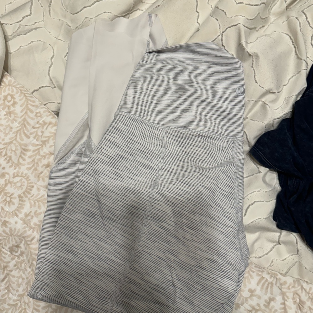 Lululemon wunder under grey and white stripe leggings